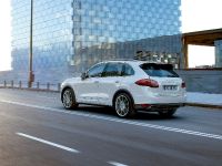 Porsche Cayenne S Hybrid (2010) - picture 4 of 16