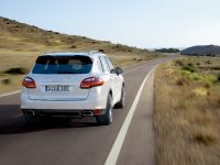 Porsche Cayenne S Hybrid (2010) - picture 8 of 16