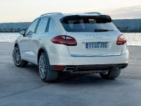 Porsche Cayenne S Hybrid (2010) - picture 10 of 16