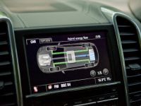 Porsche Cayenne S Hybrid (2010) - picture 11 of 16