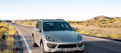 Porsche Cayenne (2010) - picture 4 of 7