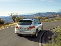 Porsche Cayenne (2010) - picture 5 of 7