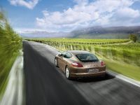 Porsche Panamera 4 (2010) - picture 2 of 3