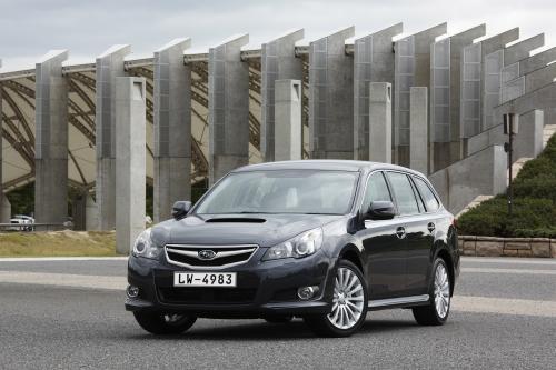 Subaru Legacy Sports Tourer (2010) - picture 1 of 2