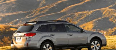 Subaru Outback (2010) - picture 4 of 16