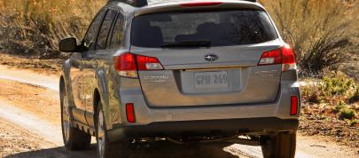 Subaru Outback (2010) - picture 7 of 16