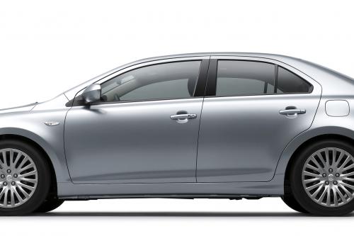 Suzuki Kizashi Sedan (2010) - picture 8 of 28