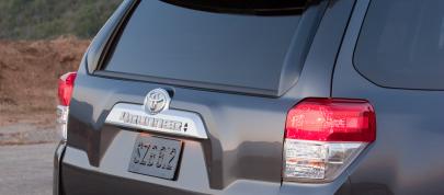 Toyota 4Runner Limited (2010) - picture 20 of 29