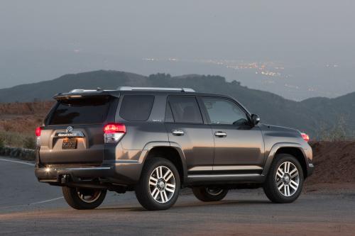 Toyota 4Runner Limited (2010) - picture 9 of 29