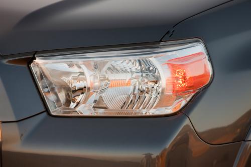 Toyota 4Runner Limited (2010) - picture 16 of 29