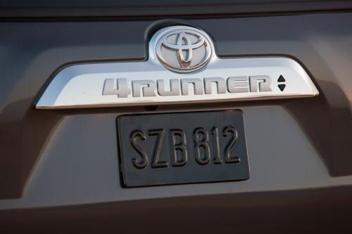 Toyota 4Runner Limited (2010) - picture 17 of 29