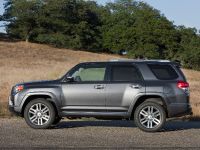 Toyota 4Runner Limited (2010) - picture 10 of 29
