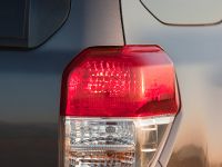 Toyota 4Runner Limited (2010) - picture 18 of 29