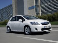 Toyota Auris Hybrid (2010) - picture 1 of 2