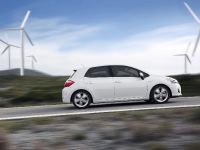 Toyota Auris Hybrid (2010) - picture 2 of 2