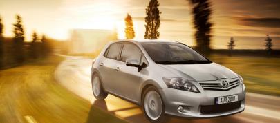 Toyota Auris (2010) - picture 4 of 22