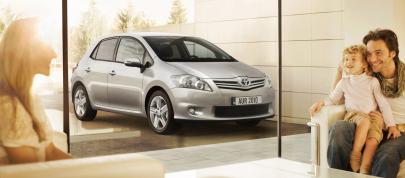 Toyota Auris (2010) - picture 12 of 22