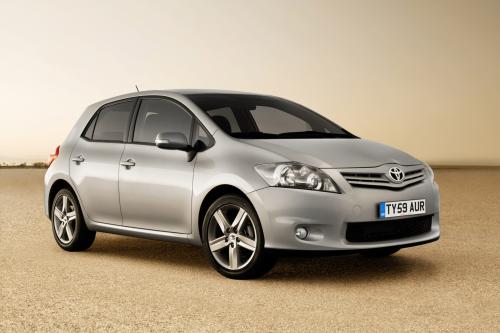 Toyota Auris (2010) - picture 1 of 22