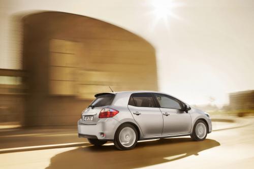 Toyota Auris (2010) - picture 9 of 22