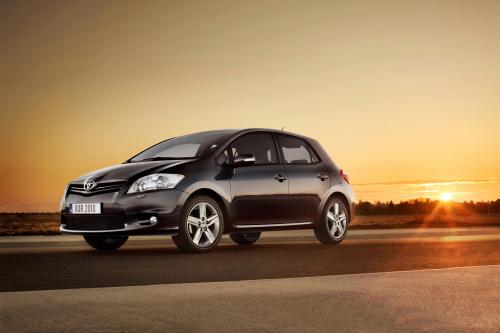 Toyota Auris (2010) - picture 17 of 22