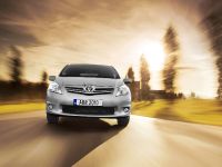 Toyota Auris (2010) - picture 3 of 22