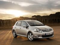 Toyota Auris (2010) - picture 10 of 22