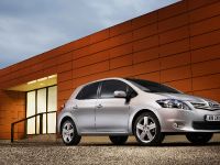 Toyota Auris (2010) - picture 11 of 22