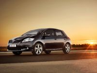 Toyota Auris (2010) - picture 1 of 22