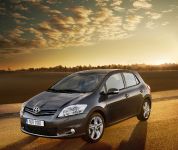 Toyota Auris (2010) - picture 18 of 22