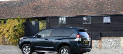 Toyota Land Cruiser (2010) - picture 4 of 20