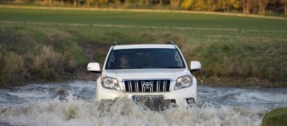 Toyota Land Cruiser (2010) - picture 7 of 20