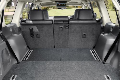 Toyota Land Cruiser (2010) - picture 9 of 20