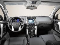 Toyota Land Cruiser (2010) - picture 18 of 20