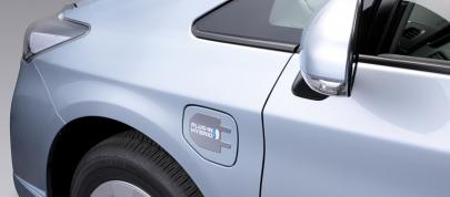 Toyota Prius Plug-in Hybrid (2010) - picture 4 of 11