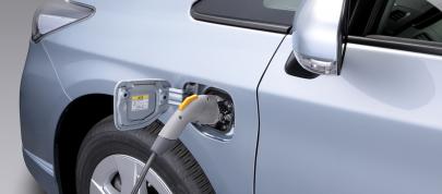 Toyota Prius Plug-in Hybrid (2010) - picture 7 of 11