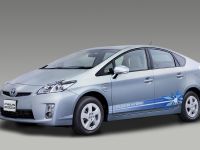 Toyota Prius Plug-in Hybrid (2010) - picture 1 of 11