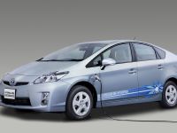 Toyota Prius Plug-in Hybrid (2010) - picture 2 of 11