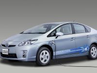 Toyota Prius Plug-in Hybrid (2010) - picture 2 of 11