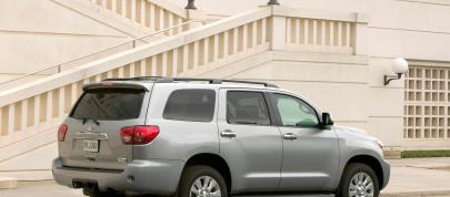 Toyota Sequoia Platinum (2010) - picture 4 of 14