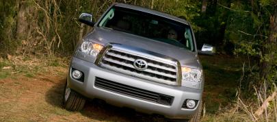 Toyota Sequoia Platinum (2010) - picture 12 of 14