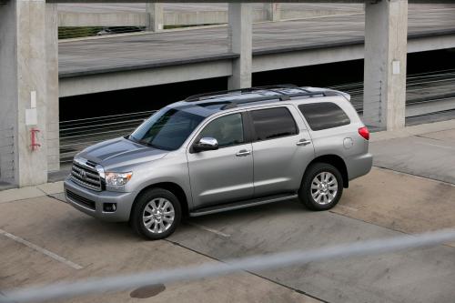 Toyota Sequoia Platinum (2010) - picture 8 of 14