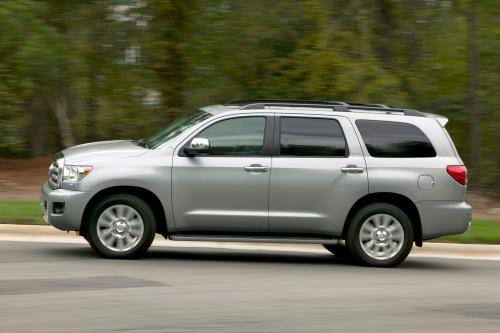 Toyota Sequoia Platinum (2010) - picture 9 of 14