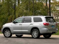 Toyota Sequoia Platinum (2010) - picture 2 of 14