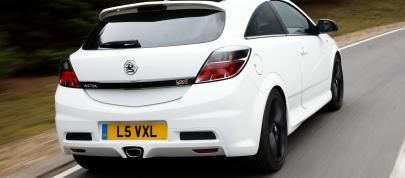 Vauxhall Astra VXR Arctic Edition (2010) - picture 4 of 15