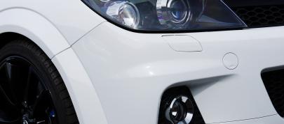 Vauxhall Astra VXR Arctic Edition (2010) - picture 7 of 15