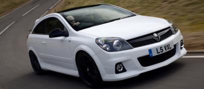 Vauxhall Astra VXR Arctic Edition (2010) - picture 12 of 15