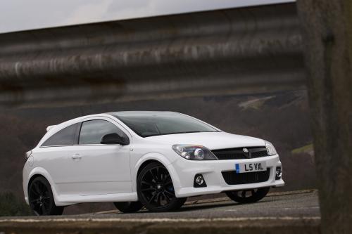 Vauxhall Astra VXR Arctic Edition (2010) - picture 1 of 15