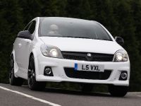 Vauxhall Astra VXR Arctic Edition (2010) - picture 3 of 15