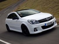 Vauxhall Astra VXR Arctic Edition (2010) - picture 7 of 15