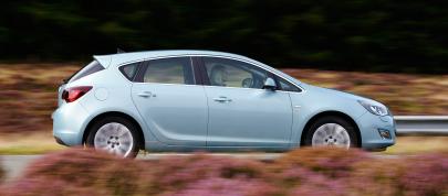 Vauxhall Astra (2010) - picture 4 of 6